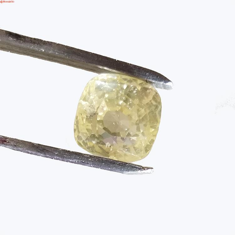 yellow sapphire – pukhraj (ceylonese) medium size